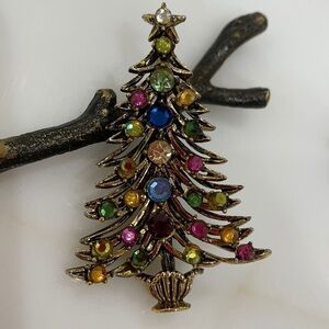 Gorgeous Holly Craft Vintage Christmas Tree Brooch